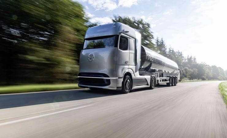Daimler präsentiert Brennstoffzellen-Schwer-Lkw Daimler präsentiert Brennstoffzellen-Schwer-Lkw