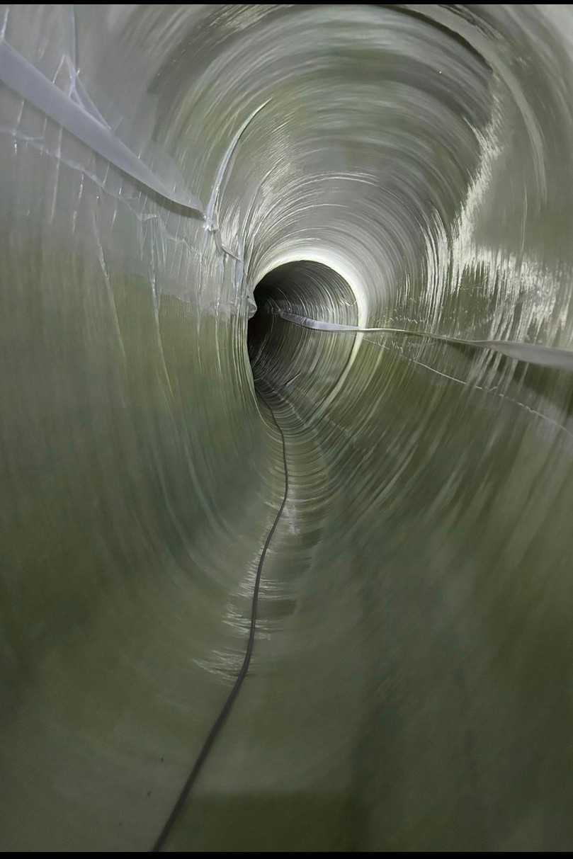 Nach dem Aushärten weist das GFK-Verbundsystem hervorragende mechanische Kennwerte auf. | Foto: Geiger Kanalsanierung Nach dem Aushärten weist das GFK-Verbundsystem hervorragende mechanische Kennwerte auf. | Foto: Geiger Kanalsanierung