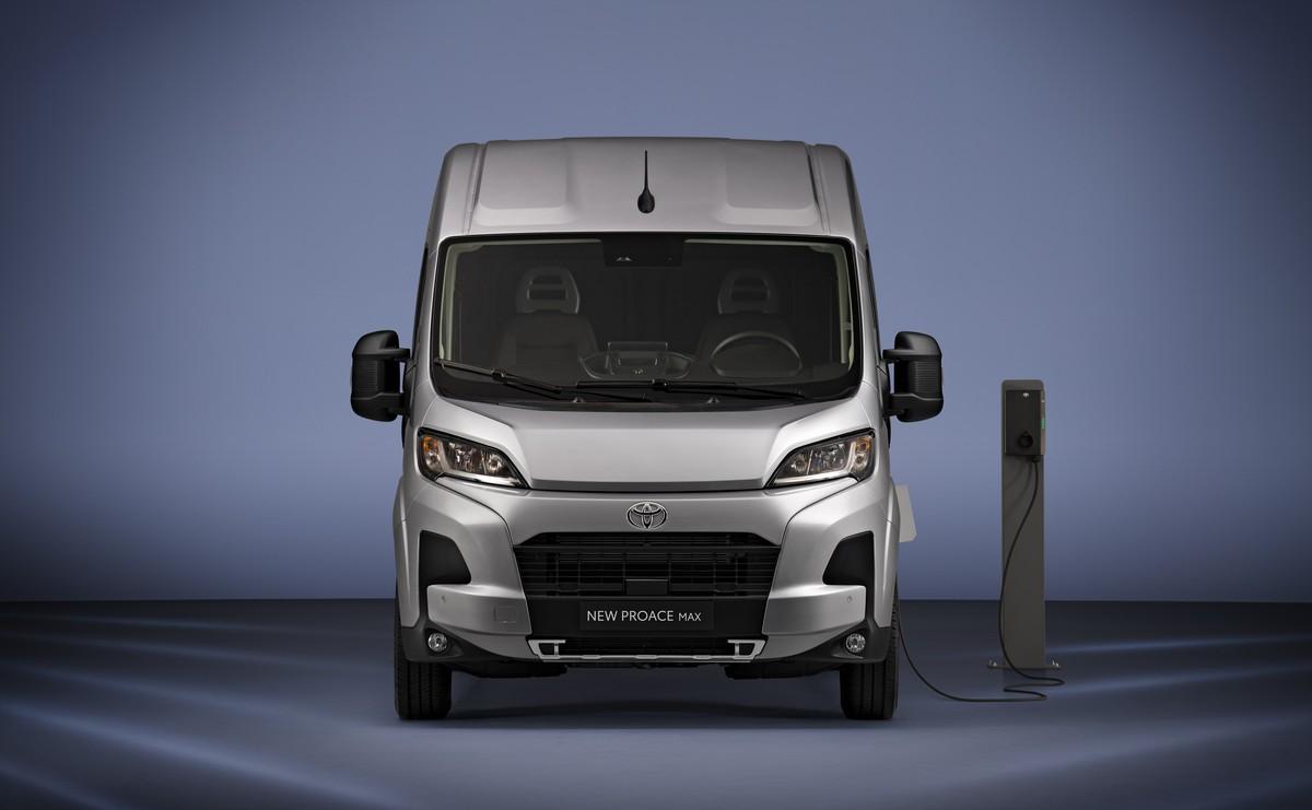 Die Frontpartie mit Voll-LED-Scheinwerfer zeichnet sich durch ein markantes, gradliniges Design aus. | Foto: Toyota Professional Die Frontpartie mit Voll-LED-Scheinwerfer zeichnet sich durch ein markantes, gradliniges Design aus. | Foto: Toyota Professional