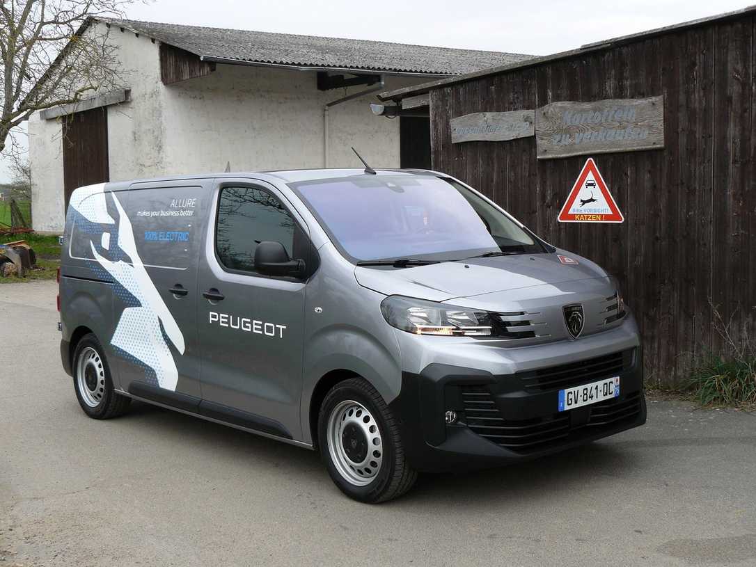 Peugeot E-Expert: Der Elektrotransporter mit neuen Funktionen und modernem Design Peugeot E-Expert: Der Elektrotransporter mit neuen Funktionen und modernem Design