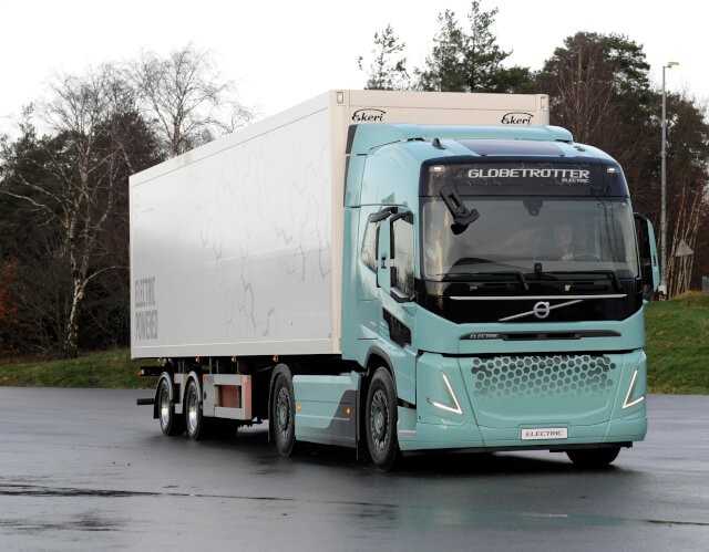 Die E-Lkw für bis zu 44 t Gesamtzuggewicht, hier der FM Electric Sattelzug, sollen ab dem kommenden Jahr in den Verkauf gehen, in Serie gehen sie frühestens 2022. | Fotos: Volvo Trucks Die E-Lkw für bis zu 44 t Gesamtzuggewicht, hier der FM Electric Sattelzug, sollen ab dem kommenden Jahr in den Verkauf gehen, in Serie gehen sie frühestens 2022. | Fotos: Volvo Trucks