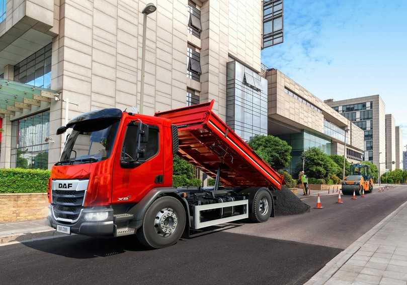 Der DAF XBC in Construction-Version mit niedrigem Einstieg überzeugt mit hoher Wendigkeit. Die Zuladung ist begrenzt. | Foto: DAF Trucks Der DAF XBC in Construction-Version mit niedrigem Einstieg überzeugt mit hoher Wendigkeit. Die Zuladung ist begrenzt. | Foto: DAF Trucks