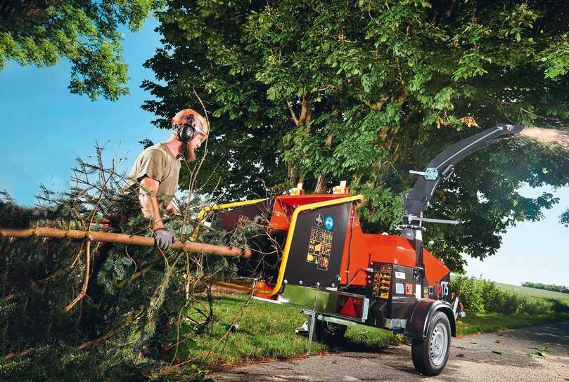 Der elektrisch angetriebene TP 175 Mobile E-ZE lässt sich auch mit stark verzweigtem Material komfortabel beschicken. | Foto: Vogt GmbH Der elektrisch angetriebene TP 175 Mobile E-ZE lässt sich auch mit stark verzweigtem Material komfortabel beschicken. | Foto: Vogt GmbH