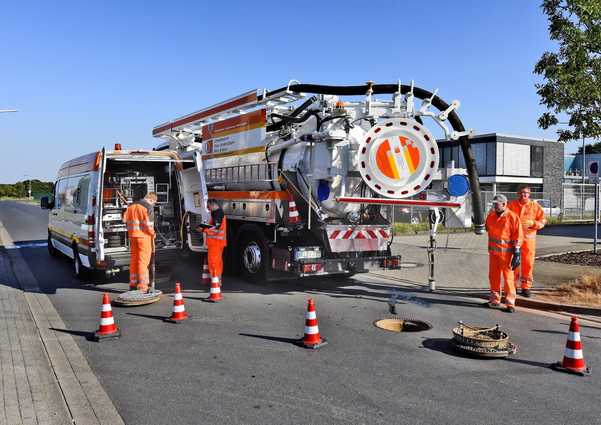Wenn Praxis auf Regelwerk trifft: Reinigung von renovierten Rohrleitungen Wenn Praxis auf Regelwerk trifft: Reinigung von renovierten Rohrleitungen