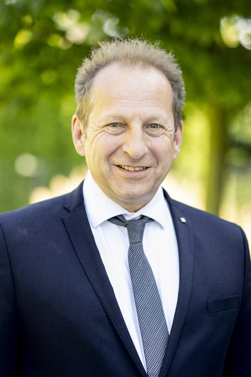 BGL-Präsident Thomas Banzhaf sagt: „Die gesamtwirtschaftlich eingetrübte Lage und die große Verunsicherung über Kurs und Handlungsfähigkeit der Politik wirken sich auch auf den GaLaBau aus." | Foto: Martin Rottenkolber BGL-Präsident Thomas Banzhaf sagt: „Die gesamtwirtschaftlich eingetrübte Lage und die große Verunsicherung über Kurs und Handlungsfähigkeit der Politik wirken sich auch auf den GaLaBau aus." | Foto: Martin Rottenkolber