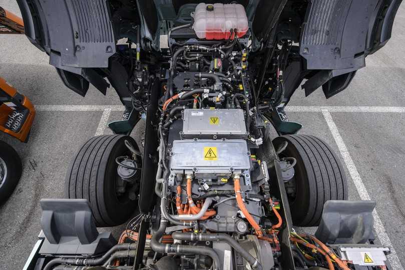 Im Untergeschoss des FH Electric stecken statt Motoren die Regelelektronik, Kühlsysteme und Konverter. | Foto: Quatex Im Untergeschoss des FH Electric stecken statt Motoren die Regelelektronik, Kühlsysteme und Konverter. | Foto: Quatex