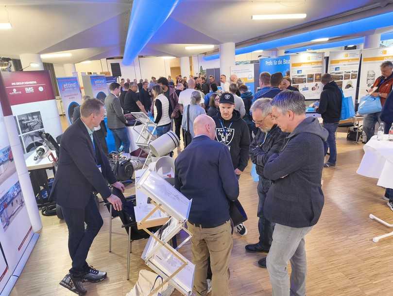 In den Pausen bot die Fachausstellung Gelegenheit zum Austausch und Informieren. | Foto: B_I/Valdix In den Pausen bot die Fachausstellung Gelegenheit zum Austausch und Informieren. | Foto: B_I/Valdix