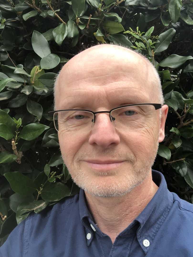 Der Autor Dr. Gerd Reidenbach erarbeitet u. a. Bepflanzungskonzepte für den urbanen Bereich im Rahmen der Versuchsprogramme im Fachbereich Garten- und Landschaftsbau beim Landesamt für Landwirtschaft und Ländlichen Raum in Erfurt. Kontakt: gerd.reidenbach@tlllr.thueringen.de | Foto: Gerd Reidenbach Der Autor Dr. Gerd Reidenbach erarbeitet u. a. Bepflanzungskonzepte für den urbanen Bereich im Rahmen der Versuchsprogramme im Fachbereich Garten- und Landschaftsbau beim Landesamt für Landwirtschaft und Ländlichen Raum in Erfurt. Kontakt: gerd.reidenbach@tlllr.thueringen.de | Foto: Gerd Reidenbach