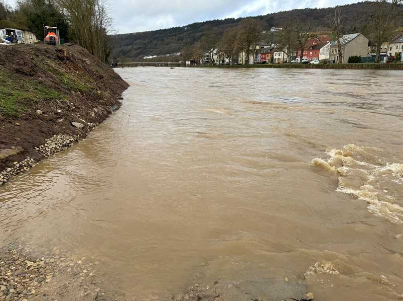 Immer wieder mussten die Arbeiten bei plötzlich auftretendem Hochwasser die Arbeiten unterbrochen werden. | Foto: Martin Boldorf Immer wieder mussten die Arbeiten bei plötzlich auftretendem Hochwasser die Arbeiten unterbrochen werden. | Foto: Martin Boldorf