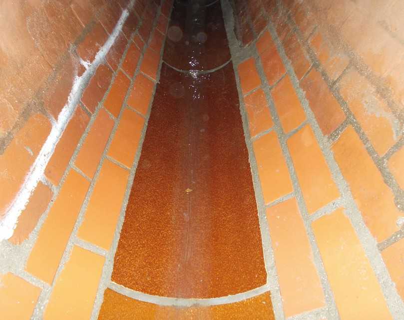 Auf etwa 30 m Länge tauschte Dommel in dem sanierten Kanal auch Sohlschalen aus Steinzeug gefällegerecht aus. | Foto: Sanierungstechnik Dommel Auf etwa 30 m Länge tauschte Dommel in dem sanierten Kanal auch Sohlschalen aus Steinzeug gefällegerecht aus. | Foto: Sanierungstechnik Dommel