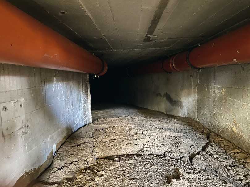 Auch enge Gänge der verzweigten Kellerräume wurden hohlraumfrei mit dem fließfähigen Baustoff verfüllt. | Foto: Henning Eckardt Auch enge Gänge der verzweigten Kellerräume wurden hohlraumfrei mit dem fließfähigen Baustoff verfüllt. | Foto: Henning Eckardt
