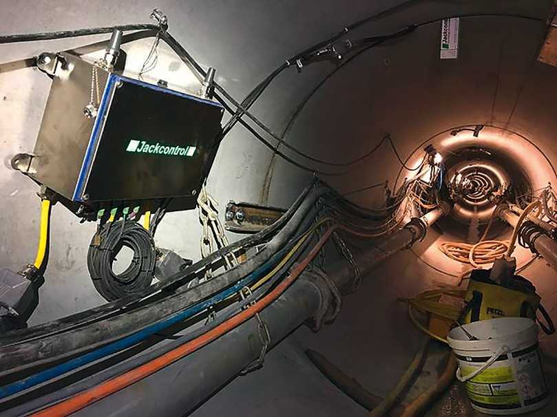 An die beliebig im Tunnel anzuordnenden Datenboxen des Systems können nicht nur Ausrüstungen von Jackcontrol und VMT angeschlossen, es lassen sich über entsprechende Schnittstellen auch Drittsysteme integrieren. | Foto: Jackcontrol An die beliebig im Tunnel anzuordnenden Datenboxen des Systems können nicht nur Ausrüstungen von Jackcontrol und VMT angeschlossen, es lassen sich über entsprechende Schnittstellen auch Drittsysteme integrieren. | Foto: Jackcontrol