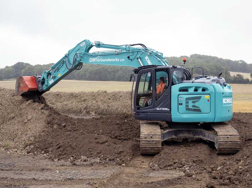 Der 27-Tonnen-Kurzheckbagger SK270SRLC-7 verfügt über vergleichbare Hub- und Grableistungen wie seine konventionellen Kollegen. | Foto: McSharry Bros./Kobelco Der 27-Tonnen-Kurzheckbagger SK270SRLC-7 verfügt über vergleichbare Hub- und Grableistungen wie seine konventionellen Kollegen. | Foto: McSharry Bros./Kobelco