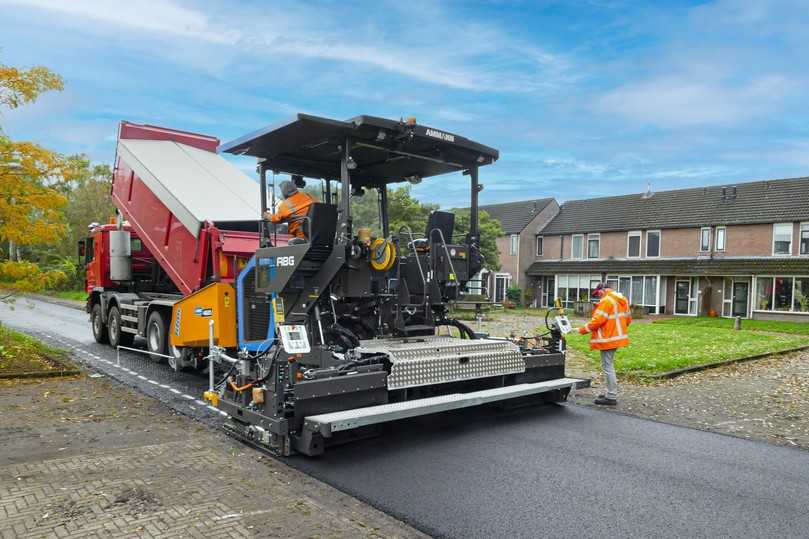 Neues aus Hameln: Ammann hat vor kurzem das Straßenfertiger-Programm von ABG übernommen. Der eABG 4820 ist der nach eigenen Angaben zurzeit größte elektrische Straßenfertiger im Markt. | Foto: Ammann Neues aus Hameln: Ammann hat vor kurzem das Straßenfertiger-Programm von ABG übernommen. Der eABG 4820 ist der nach eigenen Angaben zurzeit größte elektrische Straßenfertiger im Markt. | Foto: Ammann