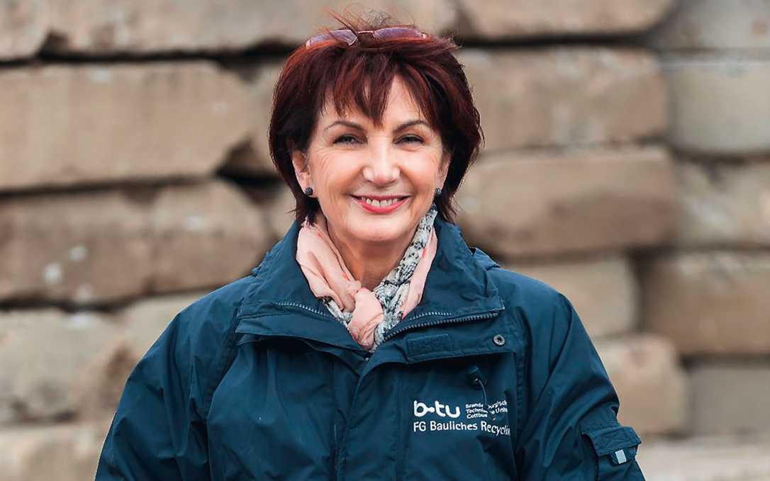 Prof. Angelika Mettke im Interview über RC-Beton: "Der Recyclinganteil könnte höher sein" Prof. Angelika Mettke im Interview über RC-Beton: "Der Recyclinganteil könnte höher sein"