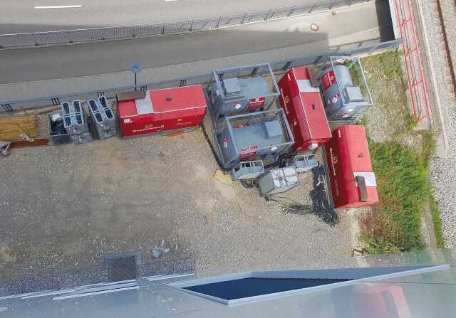 Bredenoord liefert mobilen Strom überall dort hin, wo ein Stromanschluss fehlt oder die Anschlussleistung eingeschränkt ist. Bredenoord liefert mobilen Strom überall dort hin, wo ein Stromanschluss fehlt oder die Anschlussleistung eingeschränkt ist.