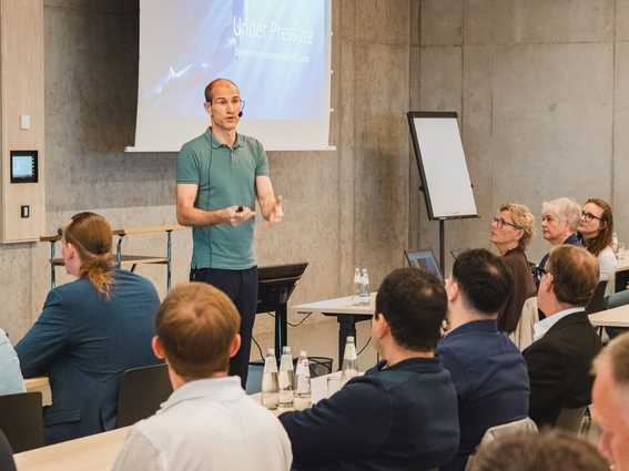 Praxiserfahrung aus vier Kontinenten