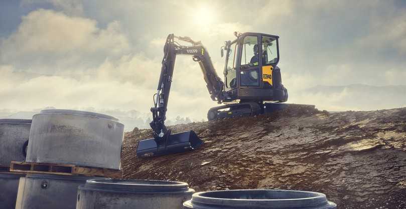Mit dem Vier-Tonnen-Kompaktbagger ECR40 mit Dieselantrieb hat Volvo CE Anfang 2024 die auslaufenden Modelle ECR35D und ECR40D ersetzt. | Foto: Volvo CE Mit dem Vier-Tonnen-Kompaktbagger ECR40 mit Dieselantrieb hat Volvo CE Anfang 2024 die auslaufenden Modelle ECR35D und ECR40D ersetzt. | Foto: Volvo CE