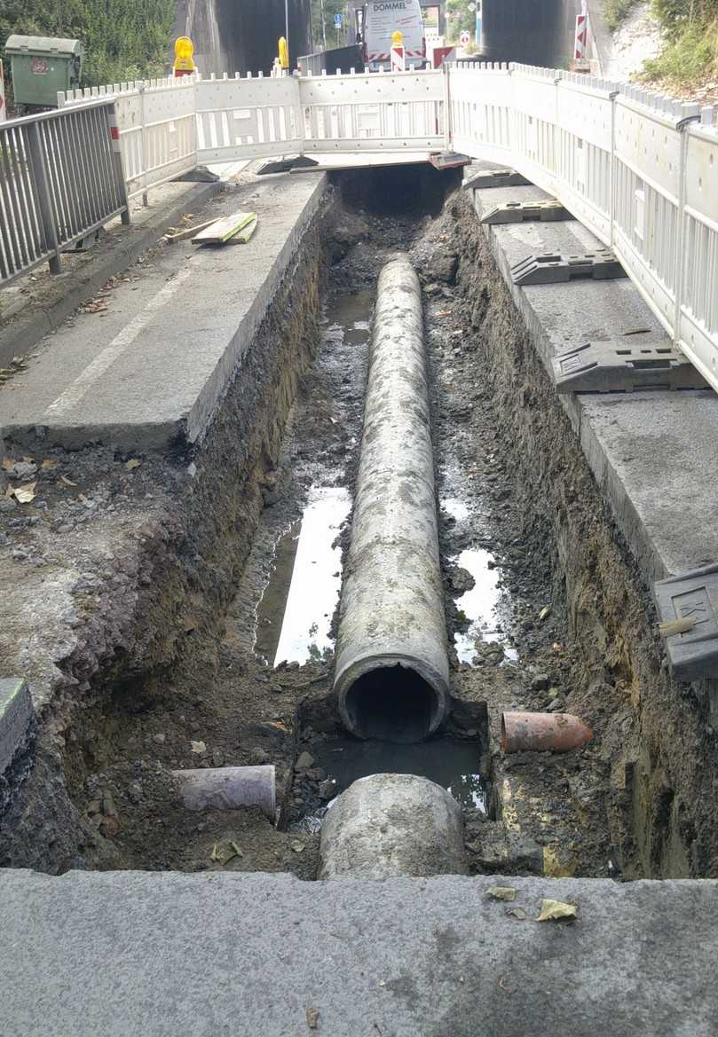 Für die minimalinvasiven Arbeiten wurden zu Beginn der Sanierung 6 m lange Einziehgrube auf der Günterstraße angelegt. | Foto: Sanierungstechnik Dommel Für die minimalinvasiven Arbeiten wurden zu Beginn der Sanierung 6 m lange Einziehgrube auf der Günterstraße angelegt. | Foto: Sanierungstechnik Dommel