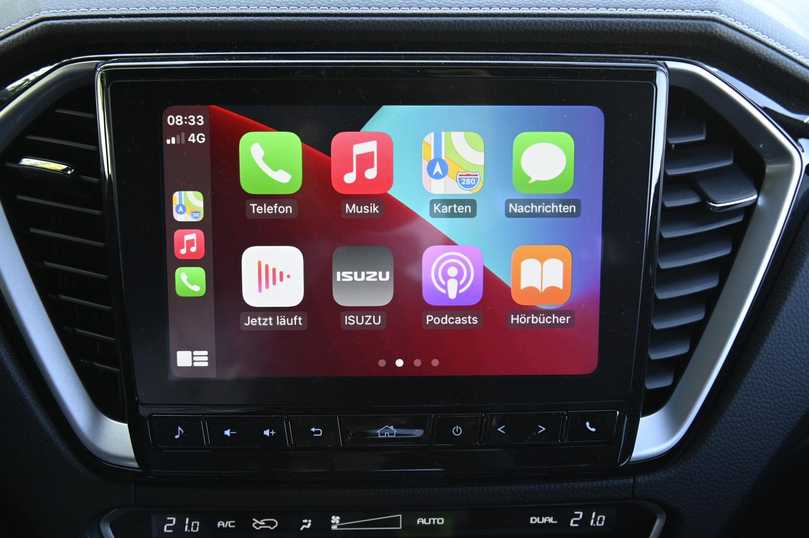 Auf einem Touchdisplay fast so groß wie ein Fernseher findet die Bedienung für Infotainment und Apple Car Play statt. Hier projiziert auch die Rückfahrkamera ihr Bild hinein. | Foto: B_I/Hausmann Auf einem Touchdisplay fast so groß wie ein Fernseher findet die Bedienung für Infotainment und Apple Car Play statt. Hier projiziert auch die Rückfahrkamera ihr Bild hinein. | Foto: B_I/Hausmann
