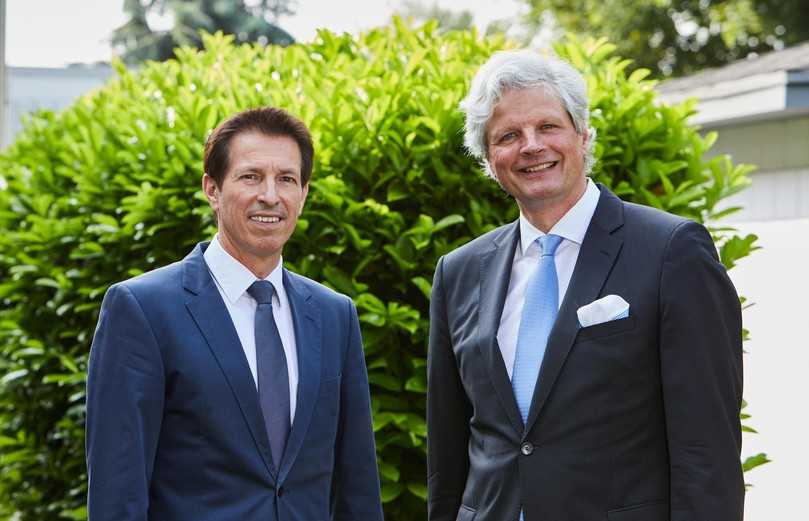 Der neue Vorsitzende des Bundesverbandes Kalksandsteinindustrie, Jan Dietrich Radmacher (r.), und Geschäftsführer Roland Meißner. | Foto: Bundesverband Kalksandsteinindustrie e.V. Der neue Vorsitzende des Bundesverbandes Kalksandsteinindustrie, Jan Dietrich Radmacher (r.), und Geschäftsführer Roland Meißner. | Foto: Bundesverband Kalksandsteinindustrie e.V.