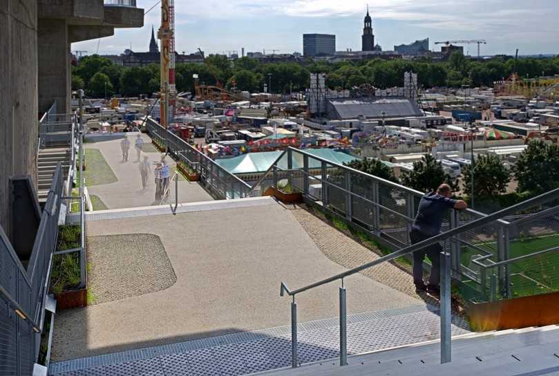 Von dem Bunker-Bergpfad aus ergibt sich ein 360-Grad-Blick auf den Stadtteil St. Pauli. | Foto: DW Systembau Von dem Bunker-Bergpfad aus ergibt sich ein 360-Grad-Blick auf den Stadtteil St. Pauli. | Foto: DW Systembau