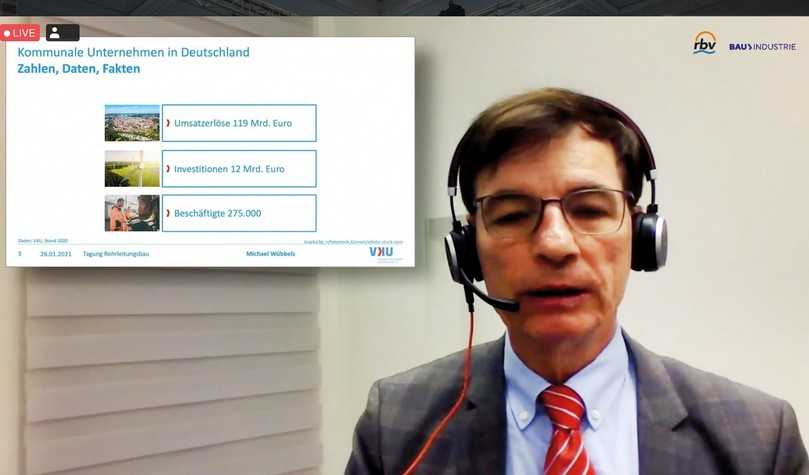 In seinem Vortrag schilderte Michael Wübbels, stellvertretender VKU-Hauptgeschäftsführer, die „Investitionsschwerpunkte in kommunale Netzinfrastrukturen“. | Foto: rbv In seinem Vortrag schilderte Michael Wübbels, stellvertretender VKU-Hauptgeschäftsführer, die „Investitionsschwerpunkte in kommunale Netzinfrastrukturen“. | Foto: rbv