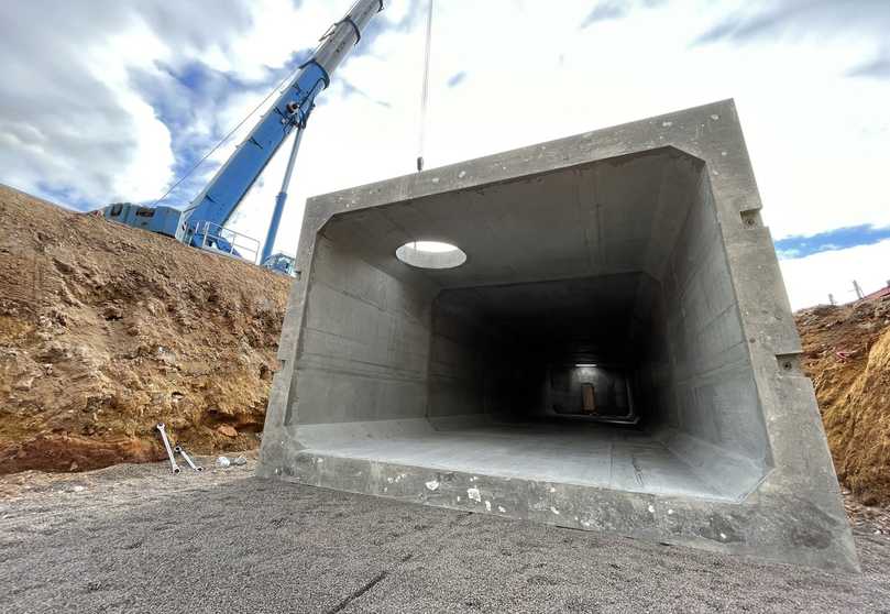 Insgesamt vier Schächte DN 1000 dienen als Wartungsöffnungen. | Foto: Finger Baustoffe Insgesamt vier Schächte DN 1000 dienen als Wartungsöffnungen. | Foto: Finger Baustoffe