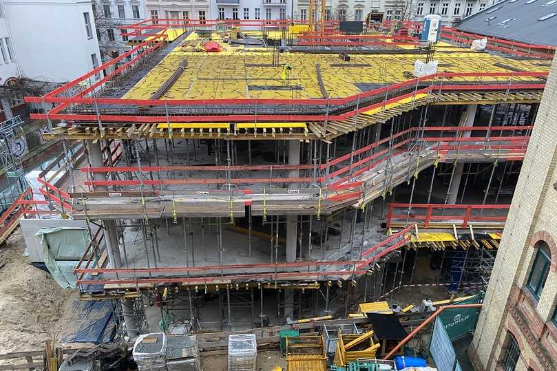 Enge Platzverhältnisse: Durch den Einsatz des schnell auszuschalenden Systems Onadek kann die Materialvorhaltung reduziert werden. | Foto: Ulma Construction GmbH Enge Platzverhältnisse: Durch den Einsatz des schnell auszuschalenden Systems Onadek kann die Materialvorhaltung reduziert werden. | Foto: Ulma Construction GmbH