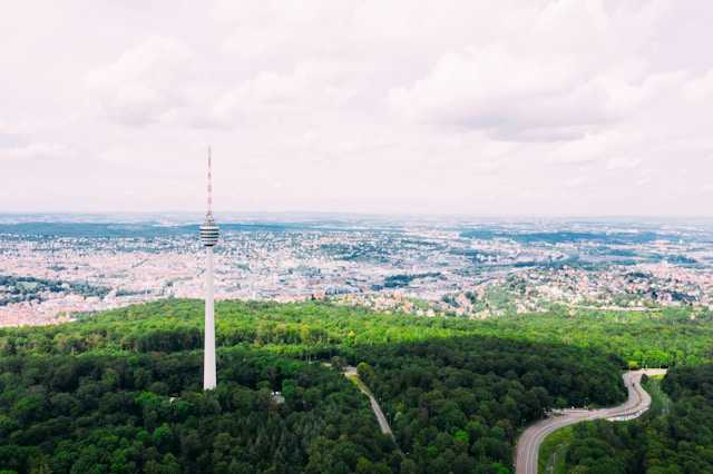 "Ich freue mich, dass das Format der Entlastungsallianz bereits nach wenigen Wochen Arbeit Erfolge vorweisen kann. Land, Kommunen und Wirtschaft können zusammen viel erreichen und gemeinsam ungenutzte Potentiale des Bürokratieabbaus erschließen", so Winfried Kretschmann.