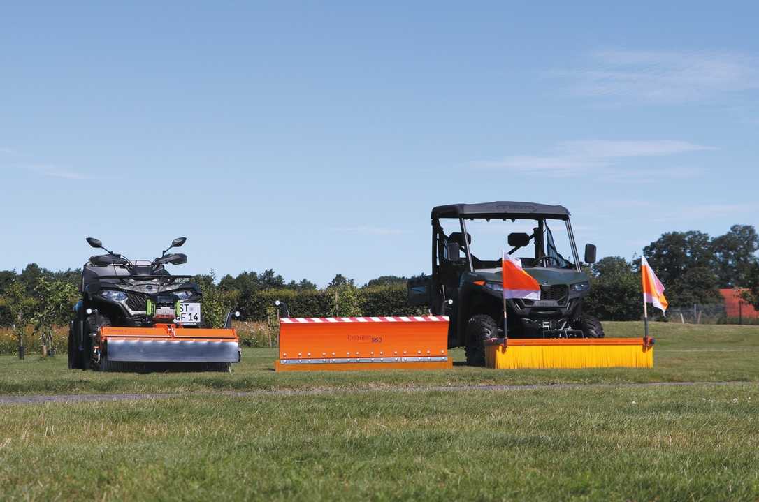 Quad als Arbeitstier: Anbaugeräte für Kehrtechnik Quad als Arbeitstier: Anbaugeräte für Kehrtechnik
