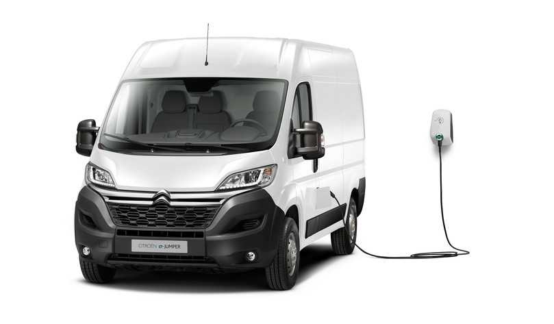 Die Citroën ë-Jumpy gibt es mit 50- oder 75-kWh-Batterie für 224 bis 321 km Reichweite. | Foto: Citroën Die Citroën ë-Jumpy gibt es mit 50- oder 75-kWh-Batterie für 224 bis 321 km Reichweite. | Foto: Citroën