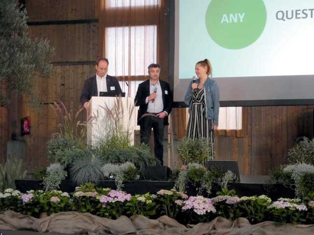 Bernhard Scharf, Peter Küsters und Doris Schnepf (v.l.n.r) stellten die Softwarelösung „Greenpass“ vor, mit der Mikroklimasimulationen unter Berücksichtigung grüner Infrastrukturen und baulicher Maßnahmen möglich ist. | Foto: BI/Stoffregen Bernhard Scharf, Peter Küsters und Doris Schnepf (v.l.n.r) stellten die Softwarelösung „Greenpass“ vor, mit der Mikroklimasimulationen unter Berücksichtigung grüner Infrastrukturen und baulicher Maßnahmen möglich ist. | Foto: BI/Stoffregen