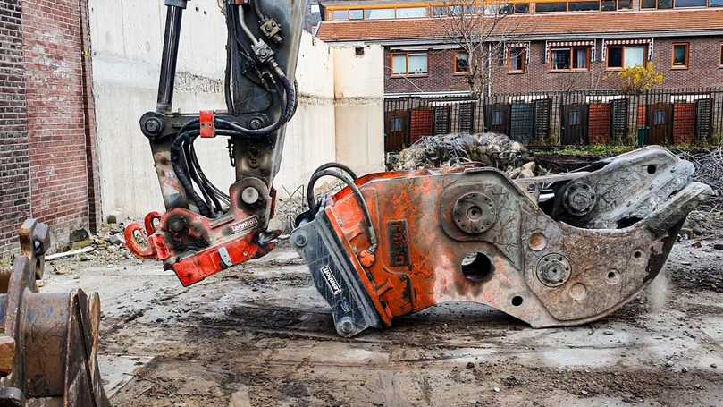 Mit den vollhydraulischen SQ-Wechslern von Lehnhoff lassen sich auch einige hydraulische Anbaugeräte um 180 Grad drehen. | Foto: Lehnhoff Hartstahl GmbHbb Mit den vollhydraulischen SQ-Wechslern von Lehnhoff lassen sich auch einige hydraulische Anbaugeräte um 180 Grad drehen. | Foto: Lehnhoff Hartstahl GmbHbb