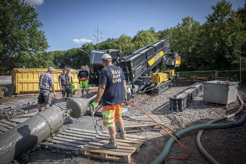 Erfolgreicher Rohreinzug nach 860 mm Aufweitung bis zur Startseite | Foto: Matthias Ruppert Bauunternehmen Erfolgreicher Rohreinzug nach 860 mm Aufweitung bis zur Startseite | Foto: Matthias Ruppert Bauunternehmen