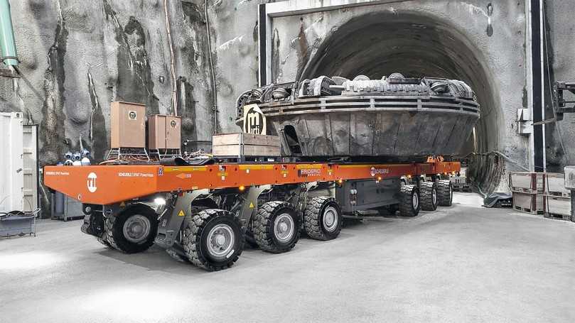 Der kompakte und wendige SPMT PowerHoss soll durch hohe Tragfähigkeit bei minimalem Platzbedarf überzeugen. | Foto: TII Scheuerle Der kompakte und wendige SPMT PowerHoss soll durch hohe Tragfähigkeit bei minimalem Platzbedarf überzeugen. | Foto: TII Scheuerle