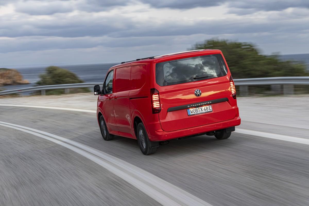 Scheinwerfer und Heckleuchten arbeiten in allen
VW-Transporter-Varianten mit LED-Licht. | Foto: VW Nutzfahrzeuge