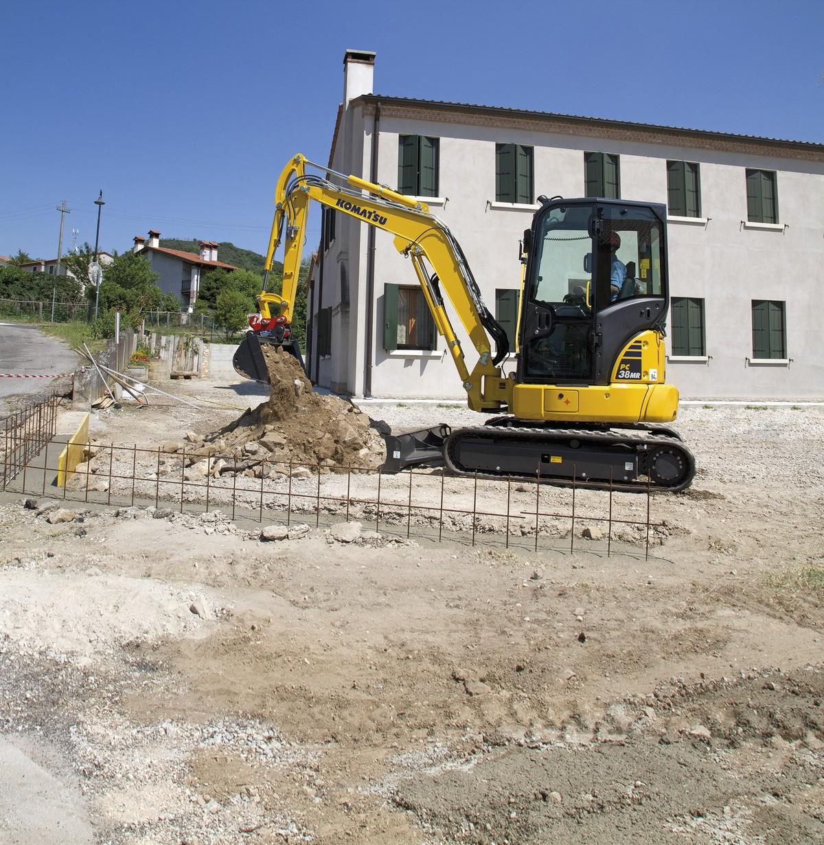 Minibagger PC38MR-5 ist ein 3,7-Tonner mit einer Motorleistung von 18,2/24,4 kW/HP, einem Löffelvolumen von 0,04 bis 0,12 Kubikmetern und einer maximalen Grabtiefe von knapp dreieinhalb Metern. | Foto: Komatsu Minibagger PC38MR-5 ist ein 3,7-Tonner mit einer Motorleistung von 18,2/24,4 kW/HP, einem Löffelvolumen von 0,04 bis 0,12 Kubikmetern und einer maximalen Grabtiefe von knapp dreieinhalb Metern. | Foto: Komatsu