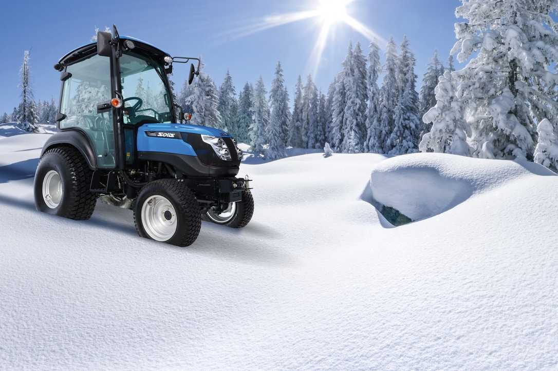 Angebot für Privat und Profis: Kleintraktor „Solis 26“ mit Schneeschild und Salzstreuer Angebot für Privat und Profis: Kleintraktor „Solis 26“ mit Schneeschild und Salzstreuer