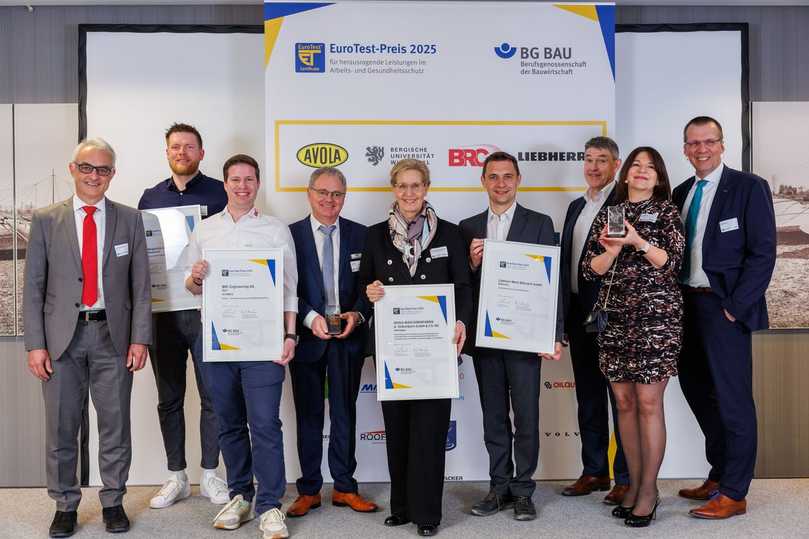 Die BG BAU hat auf der bauma drei Unternehmen und eine Universität mit dem EuroTest-Preis 2025 ausgezeichnet. | Foto: bundesfoto/Bernd Lammel Die BG BAU hat auf der bauma drei Unternehmen und eine Universität mit dem EuroTest-Preis 2025 ausgezeichnet. | Foto: bundesfoto/Bernd Lammel