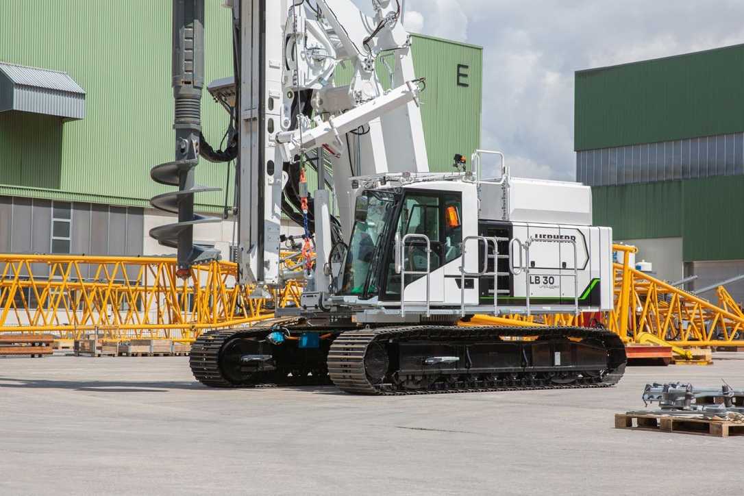 Liebherr Nenzing bietet batteriebetriebene Unplugged-Baumaschinen für den Spezialtiefbau. Liebherr Nenzing bietet batteriebetriebene Unplugged-Baumaschinen für den Spezialtiefbau.