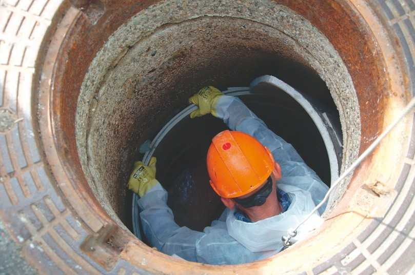 Form- und Kraftschluss: Im Schacht werden die Elemente aufeinandergesetzt und mit einem Epoxidharz verklebt. | Foto: B_I/Valdix Form- und Kraftschluss: Im Schacht werden die Elemente aufeinandergesetzt und mit einem Epoxidharz verklebt. | Foto: B_I/Valdix