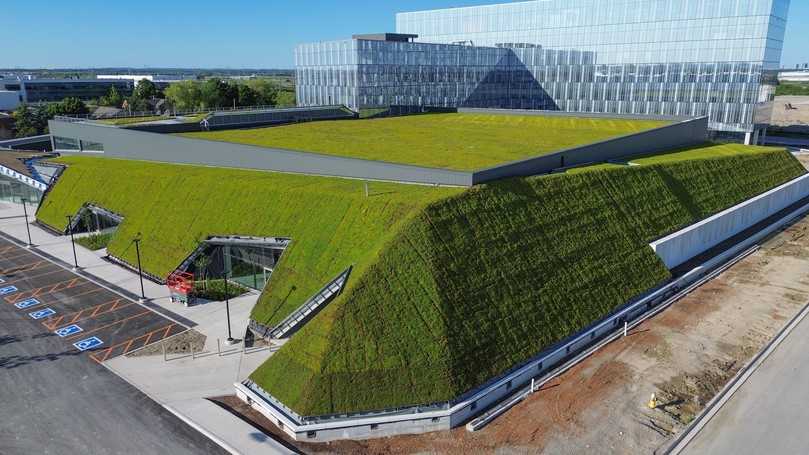 Gründächer sind nicht nur architektonische Highlights, sondern integraler Bestandteil klimaresilienter Architektur. | Foto: Zinco Gründächer sind nicht nur architektonische Highlights, sondern integraler Bestandteil klimaresilienter Architektur. | Foto: Zinco
