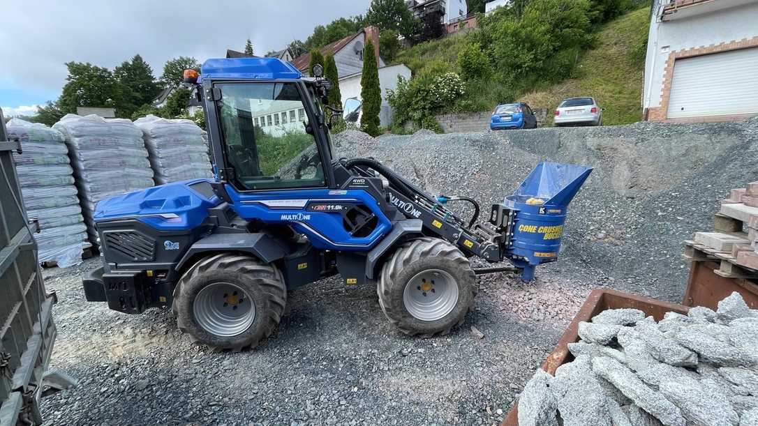 11.9-Lader von Multione im Einsatz bei Henze GaLaBau 11.9-Lader von Multione im Einsatz bei Henze GaLaBau