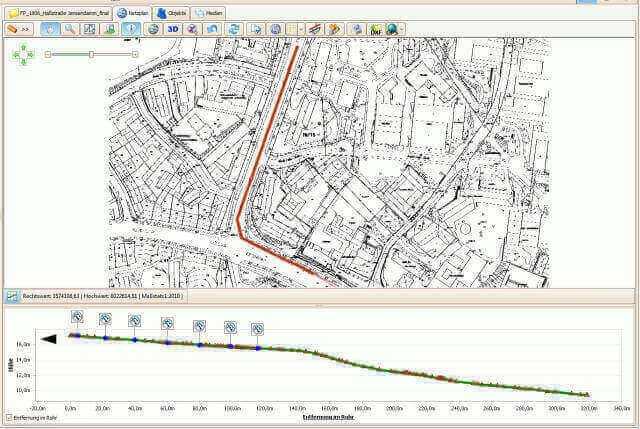 Bildschirmansicht der IKAS evolution Software. Oben: Netzplan mit 2D-Darstellung des inspizierten und vermessenen Teilabschnitts in der Feldstraße (in Rot dargestellt). Unten: Höhenverlauf der rot markierten Leitung. An den sieben blau gekennzeichneten Punkten auf der grünen Linie wurde zusätzlich ein hydrostatisches Höhenprofil aufgenommen, um die Aufzeichnung der z-Koordinate aus der 3D-GeoSense-Messung zu validieren. | Abb.: IBAK Bildschirmansicht der IKAS evolution Software. Oben: Netzplan mit 2D-Darstellung des inspizierten und vermessenen Teilabschnitts in der Feldstraße (in Rot dargestellt). Unten: Höhenverlauf der rot markierten Leitung. An den sieben blau gekennzeichneten Punkten auf der grünen Linie wurde zusätzlich ein hydrostatisches Höhenprofil aufgenommen, um die Aufzeichnung der z-Koordinate aus der 3D-GeoSense-Messung zu validieren. | Abb.: IBAK