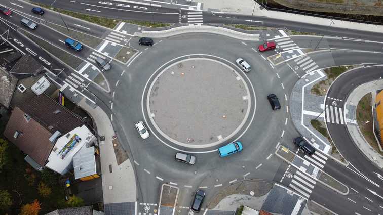 Dank Klebetechnik flutscht es schneller im neuen Kreisverkehr