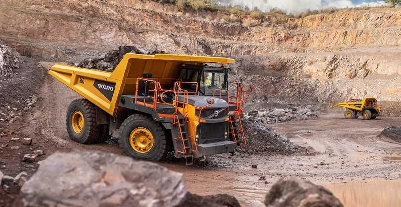 Volvo CE verbreitert sein Angebot für Steinbrüche: Der Starrrahmen-Muldenkipper R60 mit 36,0 m3 Muldenvolumen nutzt dieselbe Technik wie der vor einigen Jahren eingeführte R100. | Foto: Volvo CE Volvo CE verbreitert sein Angebot für Steinbrüche: Der Starrrahmen-Muldenkipper R60 mit 36,0 m3 Muldenvolumen nutzt dieselbe Technik wie der vor einigen Jahren eingeführte R100. | Foto: Volvo CE