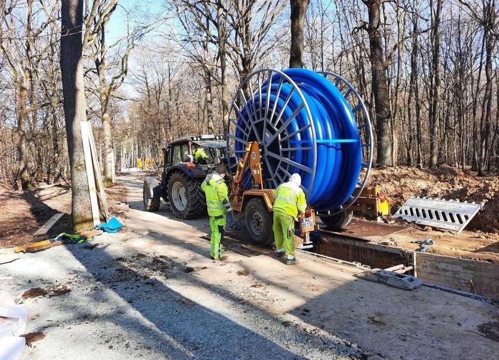 Sanierung einer Transportleitung mit Compact Pipe im Wald Sanierung einer Transportleitung mit Compact Pipe im Wald