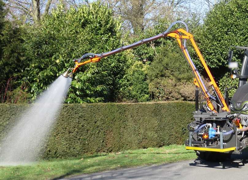 Mit dem Gießarm von Kersten lassen sich die Wasserfass-Anhänger kombinieren. | Foto: Kersten Mit dem Gießarm von Kersten lassen sich die Wasserfass-Anhänger kombinieren. | Foto: Kersten
