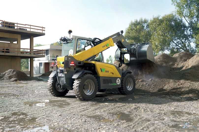 Wacker Neusons erster rein elektrisch betriebener Teleskoplader TH412e bietet 4,50 Meter Hubhöhe im Schaufeldrehpunkt und ist mit zwei Batteriegrößen erhältlich. | Foto: Wacker Neuson Wacker Neusons erster rein elektrisch betriebener Teleskoplader TH412e bietet 4,50 Meter Hubhöhe im Schaufeldrehpunkt und ist mit zwei Batteriegrößen erhältlich. | Foto: Wacker Neuson